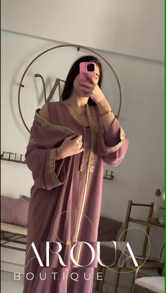 Model Sawsan
